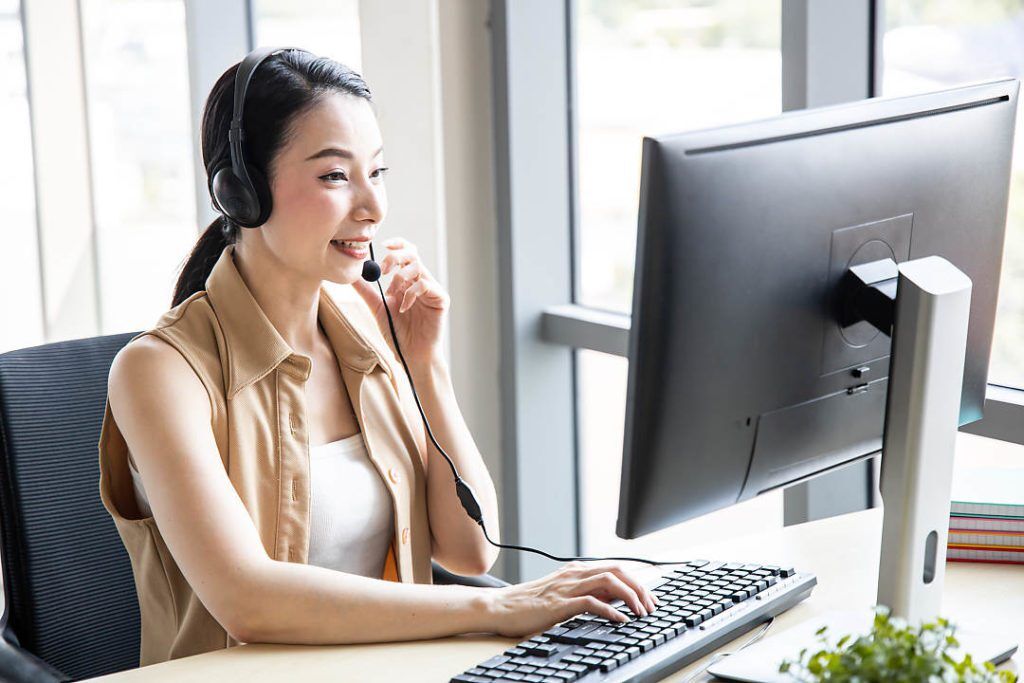 What Are the Main Features of Customer Service Software? 6 What Are the Main Features of Customer Service Software? Use AI technology to turn web leads into live calls for your sales team.
